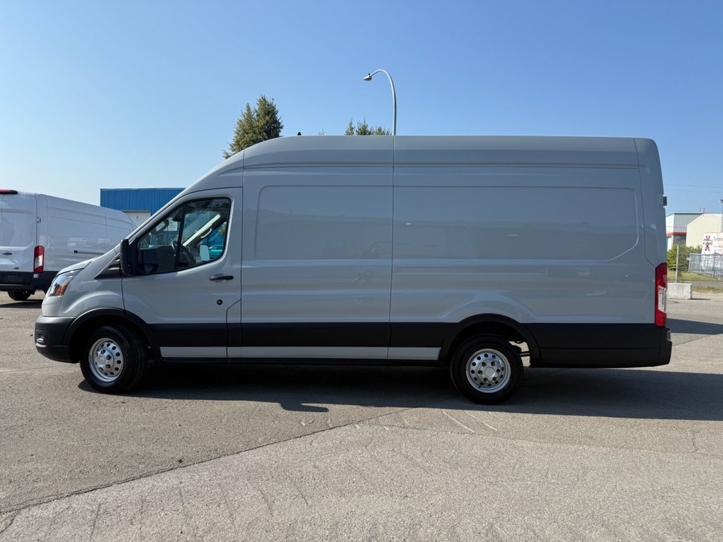 2023 Ford Transit Cargo Van T-250 High Roof EL 148' EXT AWD in Saint-Sulpice, Quebec - 2 - w1024h768px