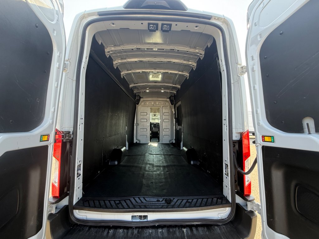 2023 Ford Transit Cargo Van T-250 High Roof EL 148' EXT AWD in Saint-Sulpice, Quebec - 10 - w1024h768px