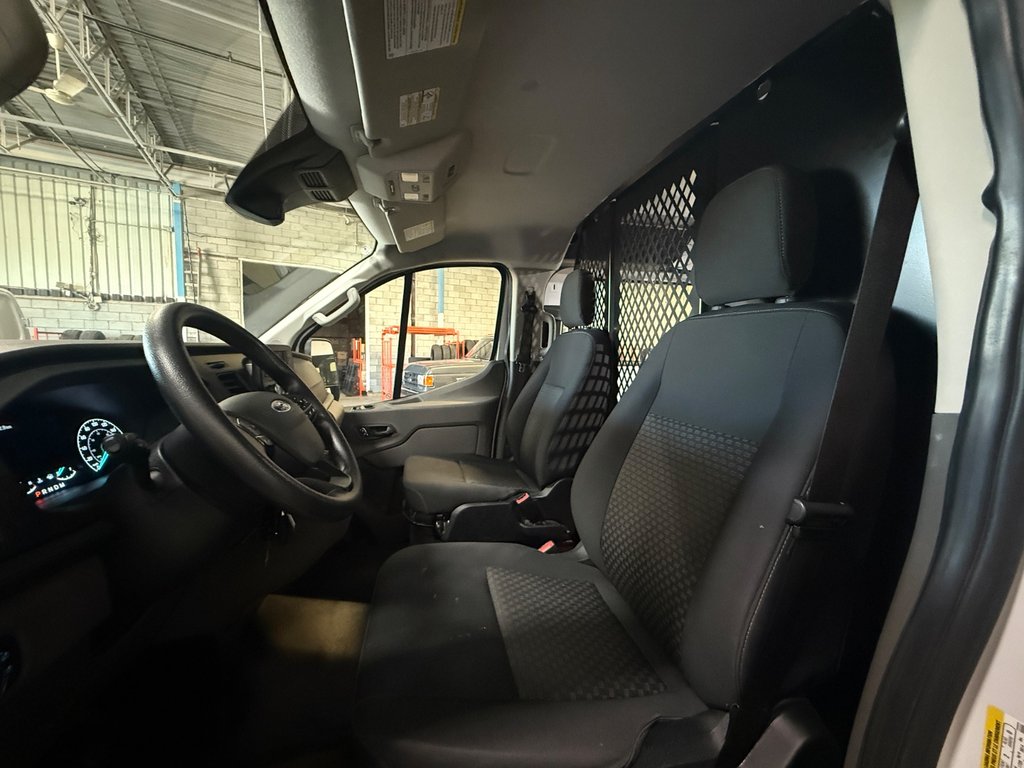 Ford Transit Cargo Van T-250 Low Roof 130' AWD 2023 à Saint-Sulpice, Québec - 15 - w1024h768px
