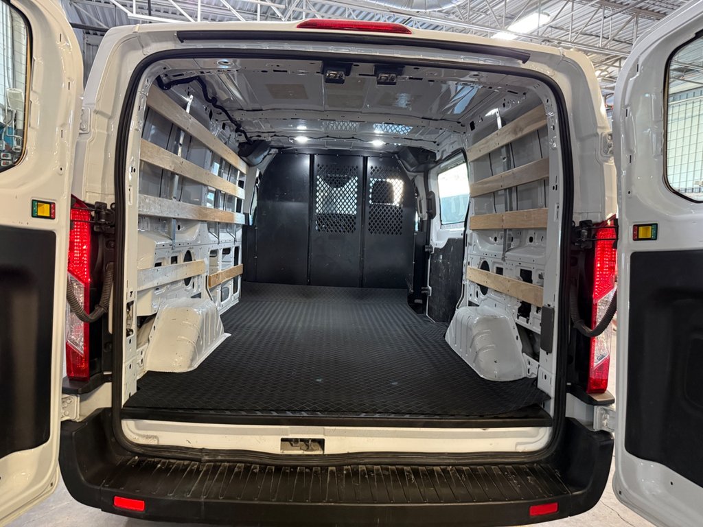 Ford Transit Cargo Van T-250 Low Roof 130' AWD 2023 à Saint-Sulpice, Québec - 10 - w1024h768px
