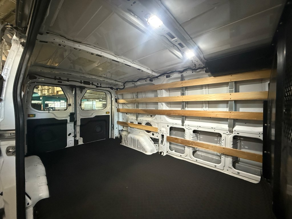 Ford Transit Cargo Van T-250 Low Roof 130' AWD 2023 à Saint-Sulpice, Québec - 11 - w1024h768px