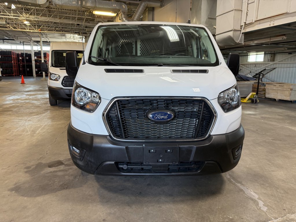 Ford Transit Cargo Van T-250 Low Roof 130' AWD 2023 à Saint-Sulpice, Québec - 9 - w1024h768px