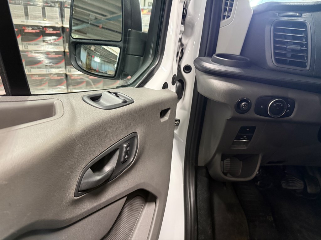 Ford Transit Cargo Van T-250 Low Roof 130' AWD 2023 à Saint-Sulpice, Québec - 17 - w1024h768px