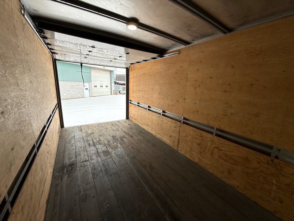 Ford Transit Cargo Van 14' PIEDS 2023 à Repentigny, Québec - 7 - w1024h768px
