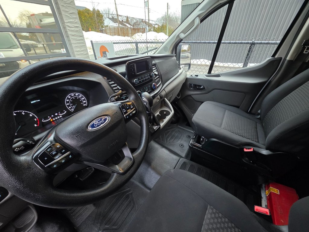 Ford Transit Cargo Van T-250 Low Roof 130' AWD 2023 à Repentigny, Québec - 12 - w1024h768px