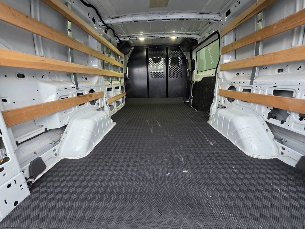 Ford Transit Cargo Van T-250 Low Roof 130' AWD 2023 à Repentigny, Québec - 10 - w1024h768px
