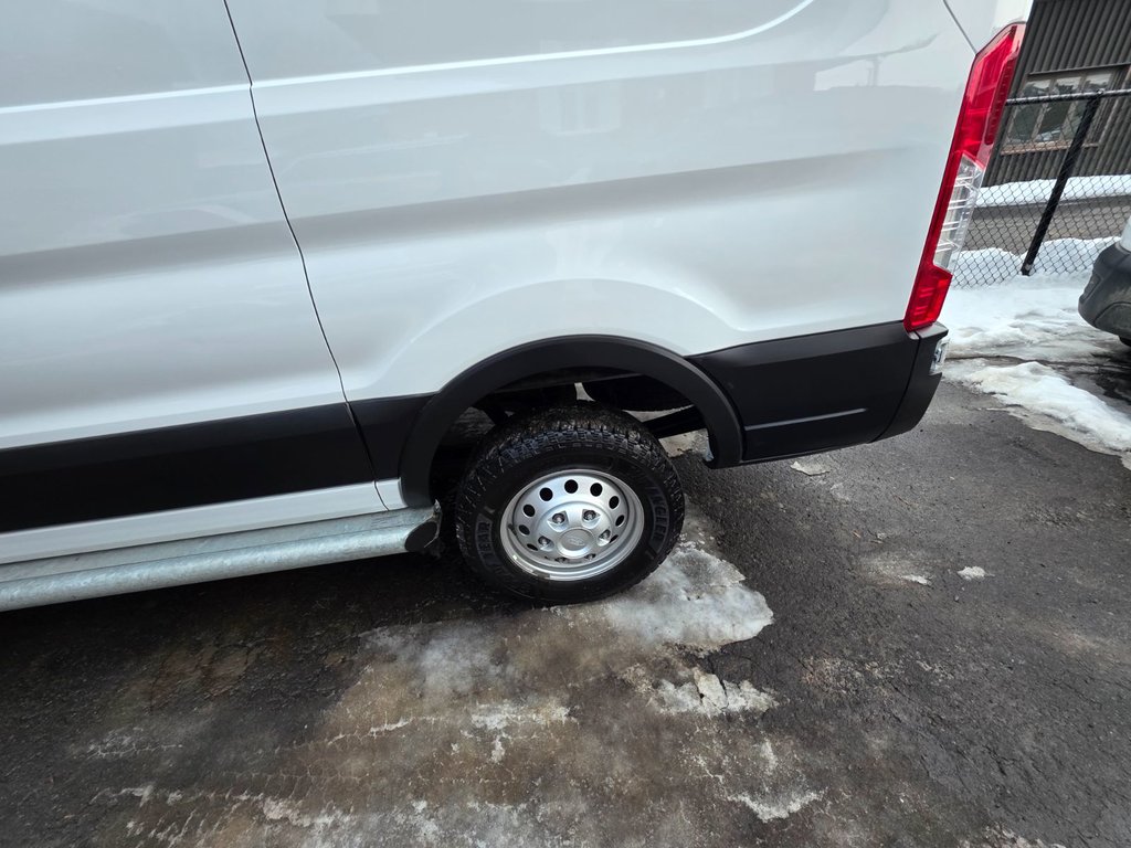 Ford Transit Cargo Van T-250 Low Roof 130' AWD 2023 à Repentigny, Québec - 7 - w1024h768px