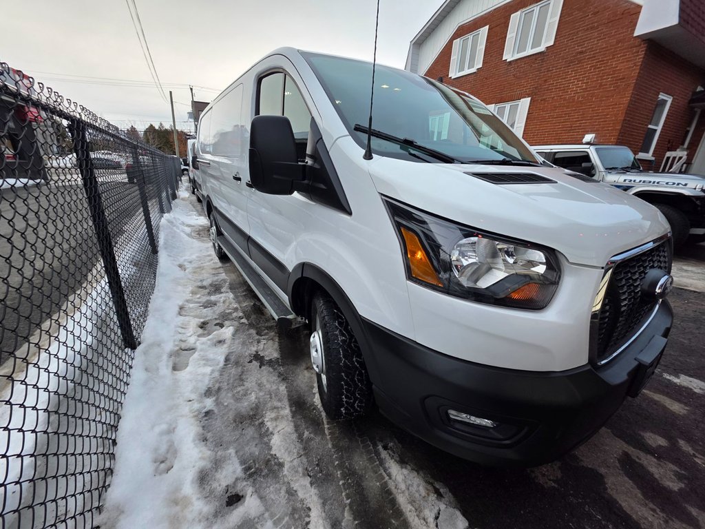 Ford Transit Cargo Van T-250 Low Roof 130' AWD 2023 à Repentigny, Québec - 4 - w1024h768px
