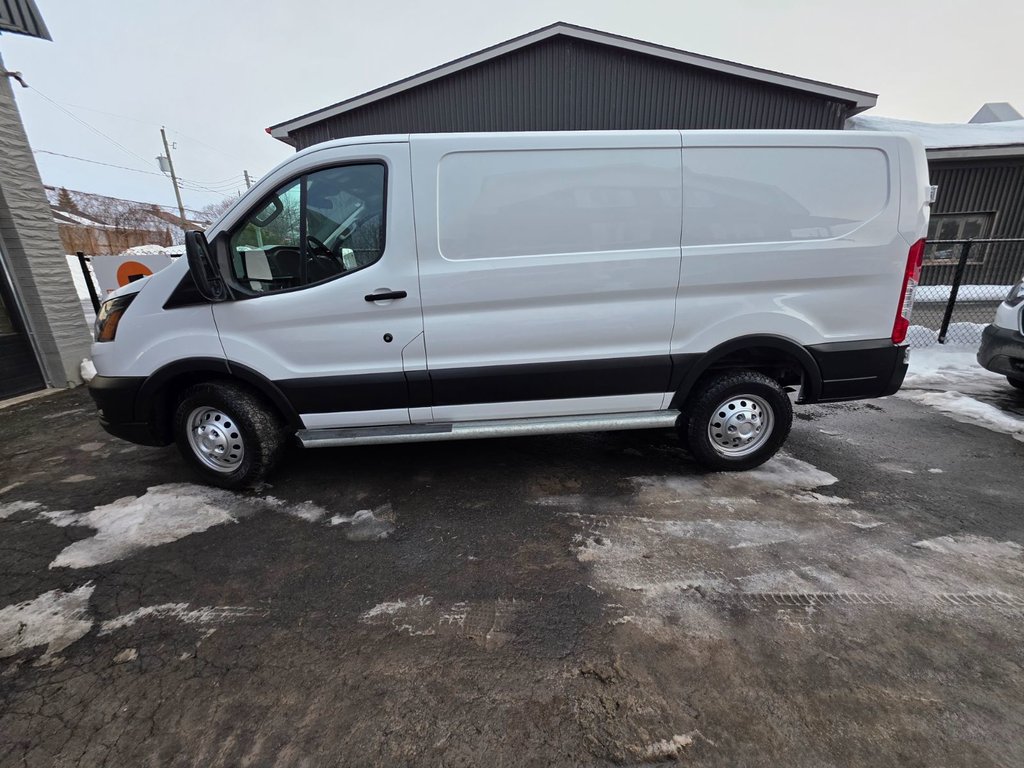 Ford Transit Cargo Van T-250 Low Roof 130' AWD 2023 à Repentigny, Québec - 6 - w1024h768px
