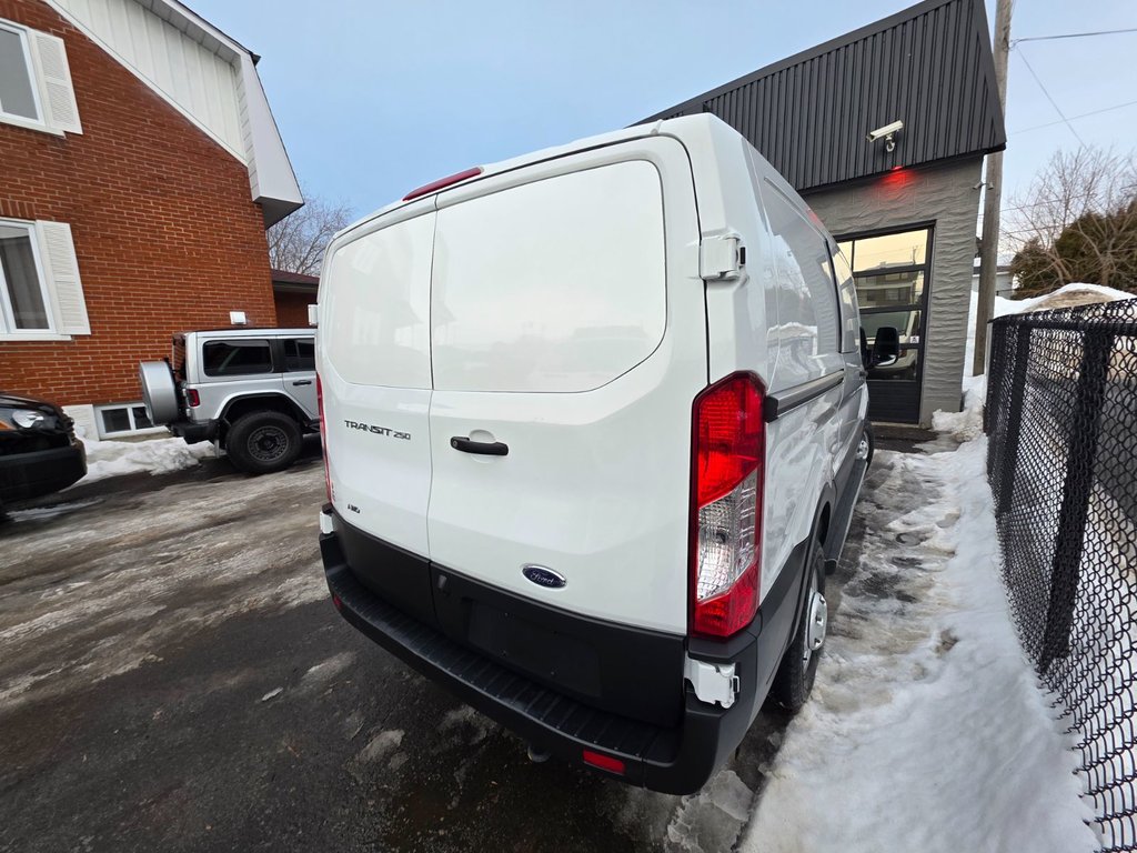 Ford Transit Cargo Van T-250 Low Roof 130' AWD 2023 à Repentigny, Québec - 9 - w1024h768px
