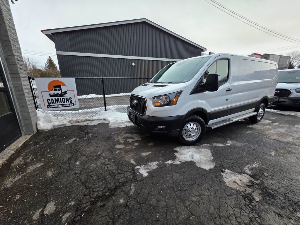 Ford Transit Cargo Van T-250 Low Roof 130' AWD 2023 à Repentigny, Québec - 1 - w1024h768px