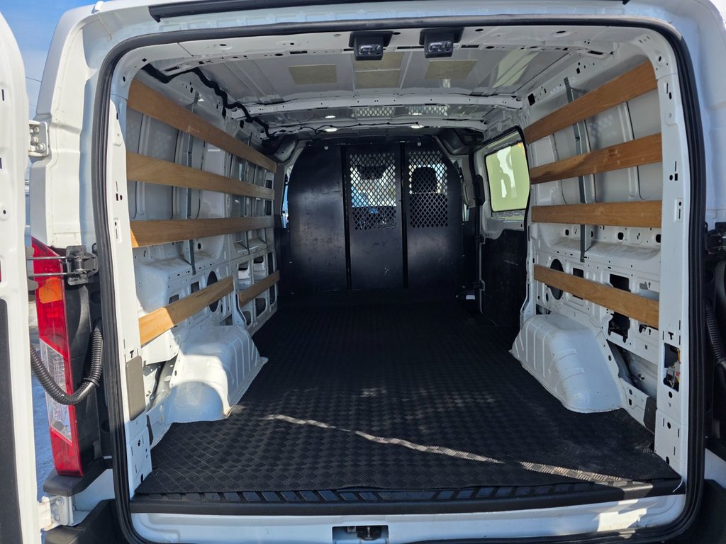 2023 Ford Transit Cargo Van T-250 Low Roof 130' AWD in Repentigny, Quebec - 12 - w1024h768px