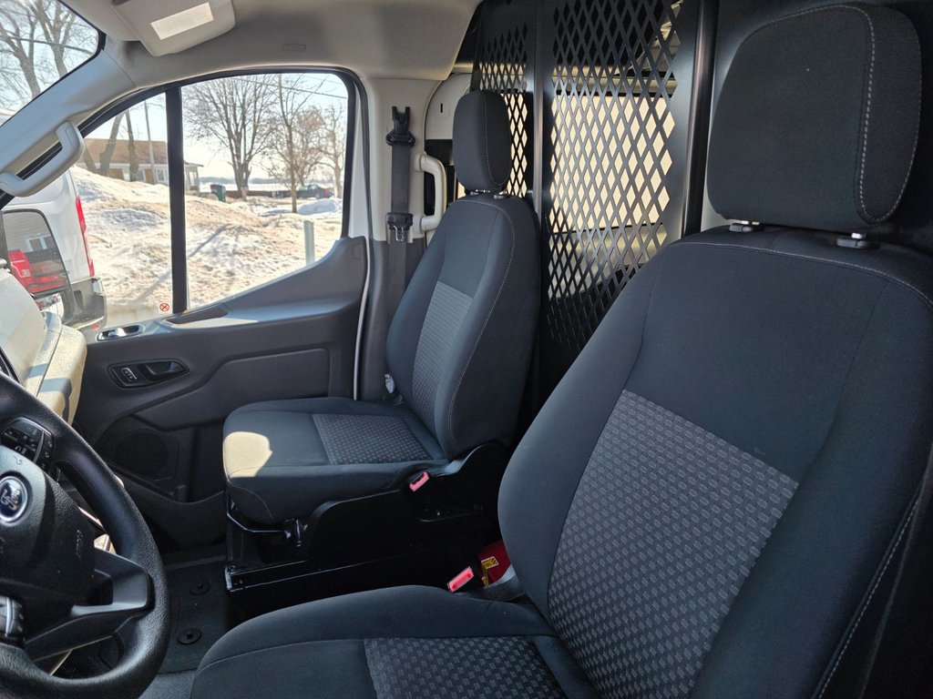 2023 Ford Transit Cargo Van T-250 Low Roof 130' AWD in Repentigny, Quebec - 10 - w1024h768px