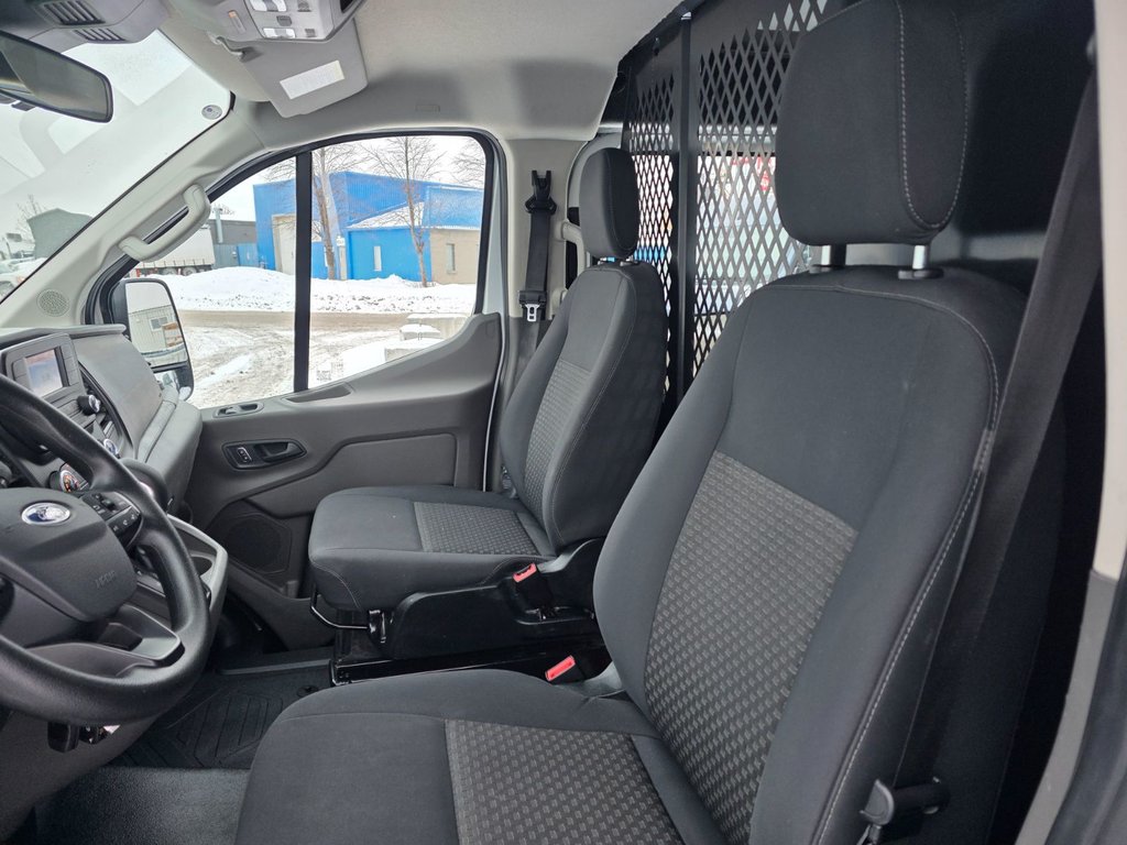 2023 Ford Transit Cargo Van T-250 Low Roof 130' AWD in Repentigny, Quebec - 12 - w1024h768px