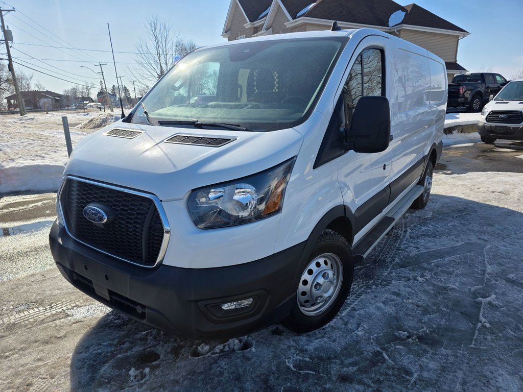 2023 Ford Transit Cargo Van T-250 Low Roof 130' AWD in Repentigny, Quebec - 1 - w1024h768px