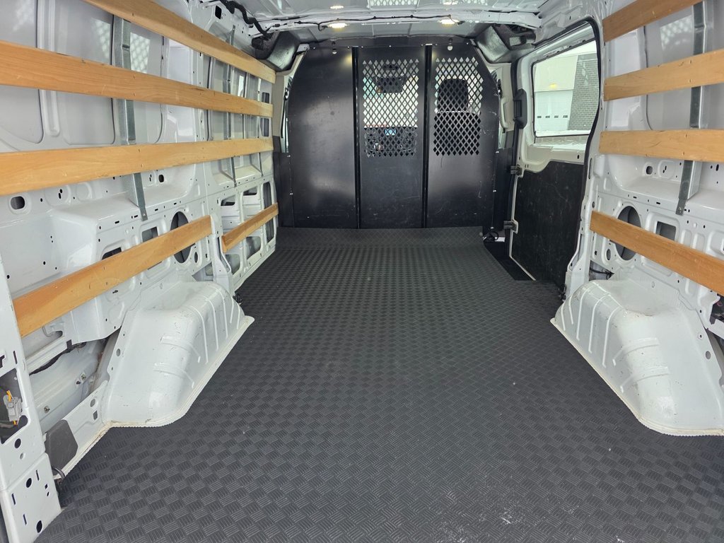 2023 Ford Transit Cargo Van T-250 Low Roof 130' AWD in Repentigny, Quebec - 10 - w1024h768px