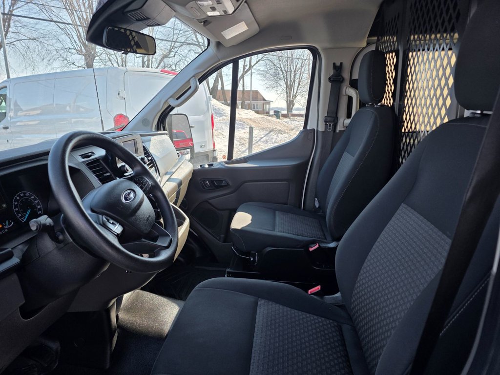 2023 Ford Transit Cargo Van T-250 Low Roof 130' AWD in Repentigny, Quebec - 9 - w1024h768px