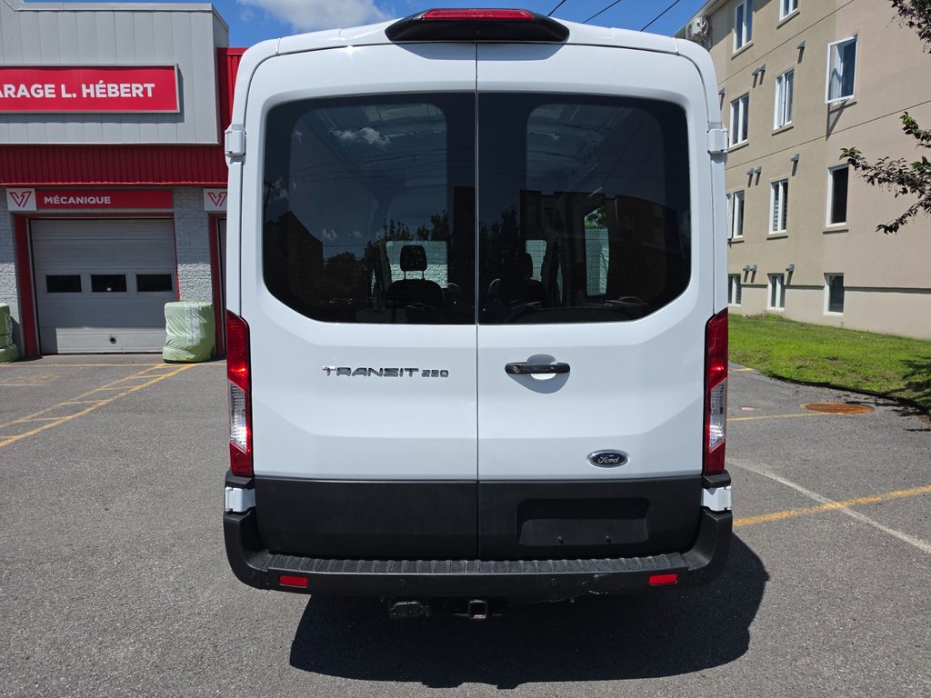 2023 Ford Transit Cargo Van T-250 Médium Roof 130' in Repentigny, Quebec - 12 - w1024h768px