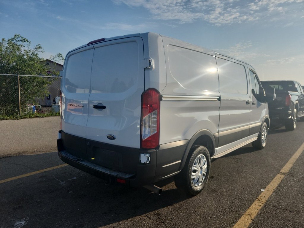 2023 Ford Transit Cargo Van T-250 Low Roof 130' in Repentigny, Quebec - 3 - w1024h768px