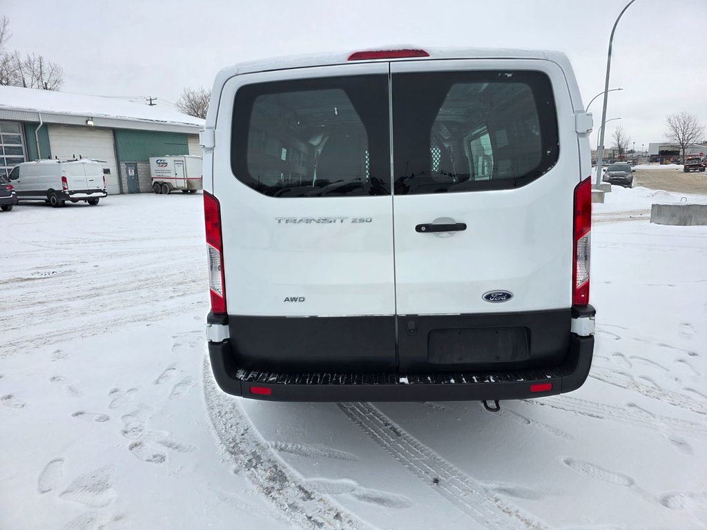 2024 Ford Transit Cargo Van T-250 Low Roof 130' AWD in Repentigny, Quebec - 5 - w1024h768px