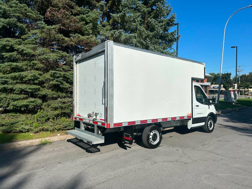 Ford Transit Chassis Cab T-250 Cube 12' 2023 à Repentigny, Québec - 3 - w1024h768px