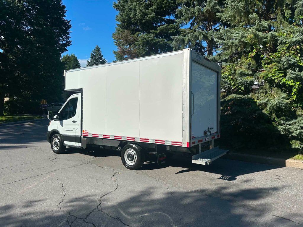 Ford Transit Chassis Cab T-250 Cube 12' 2023 à Repentigny, Québec - 13 - w1024h768px
