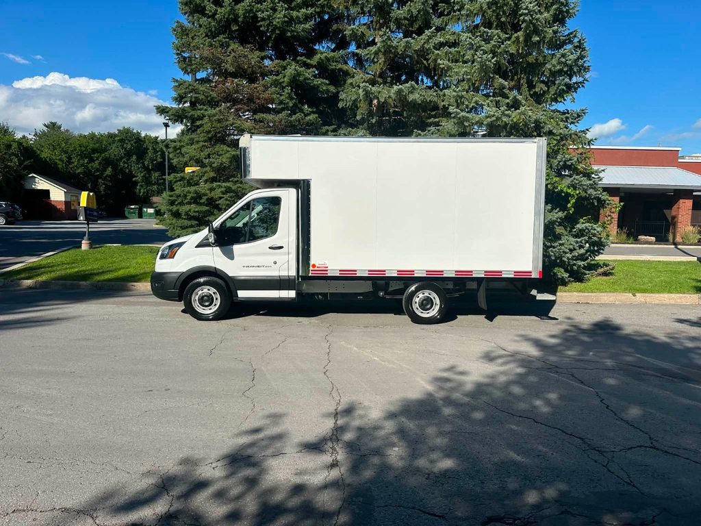 Ford Transit Chassis Cab T-250 Cube 12' 2023 à Repentigny, Québec - 12 - w1024h768px