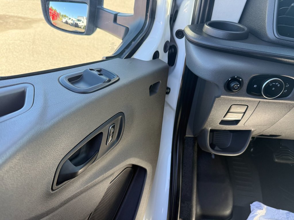Ford TRANSIT CUTAWAY TRANSIT CUBE 14 PIEDS 12 PIEDS 2023 à Repentigny, Québec - 11 - w1024h768px
