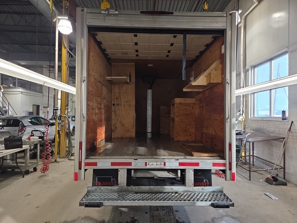 2023 Ford Transit Cutaway T-350 Cube 14' PIEDS in Repentigny, Quebec - 5 - w1024h768px
