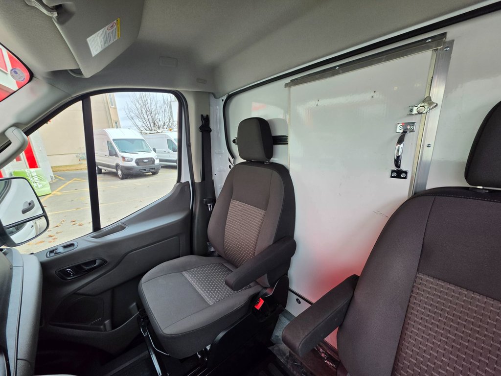 2023 Ford Transit Cutaway T-350 Cube 14' PIEDS in Repentigny, Quebec - 12 - w1024h768px