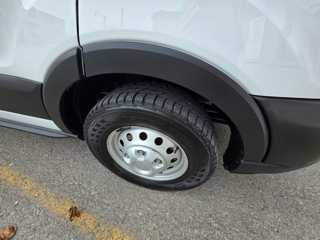 2023 Ford Transit Cutaway T-350 Cube 14' PIEDS in Repentigny, Quebec - 13 - w1024h768px