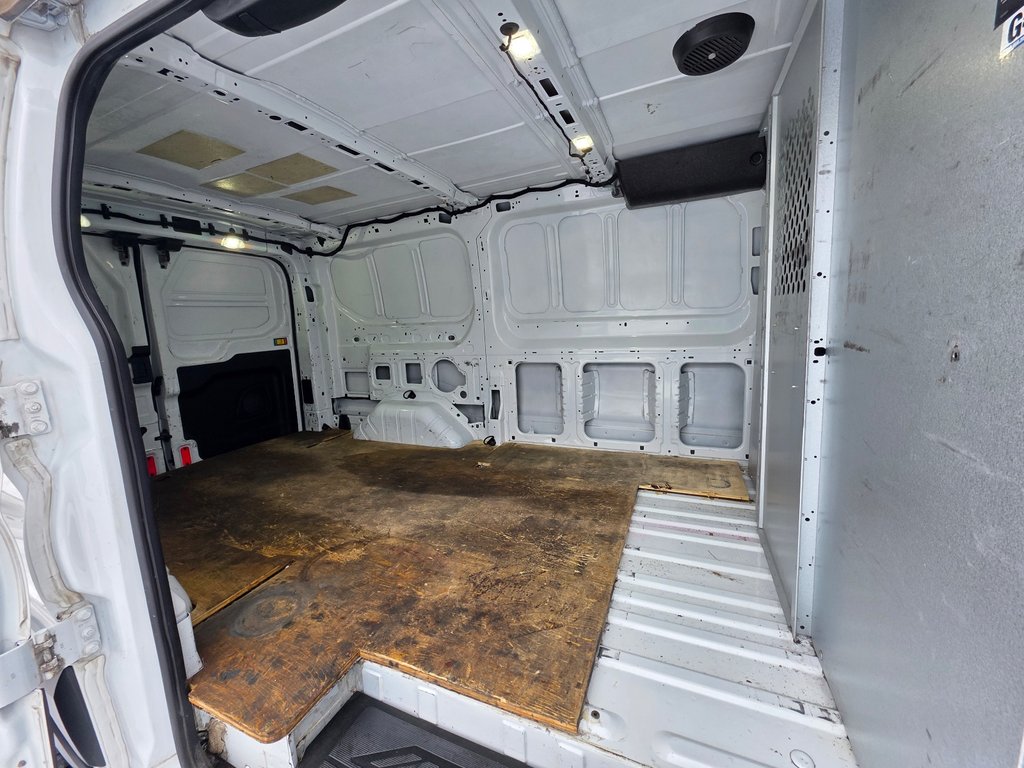 Ford Transit Cargo Van T-250 Low Roof 148' 2018 à Repentigny, Québec - 13 - w1024h768px