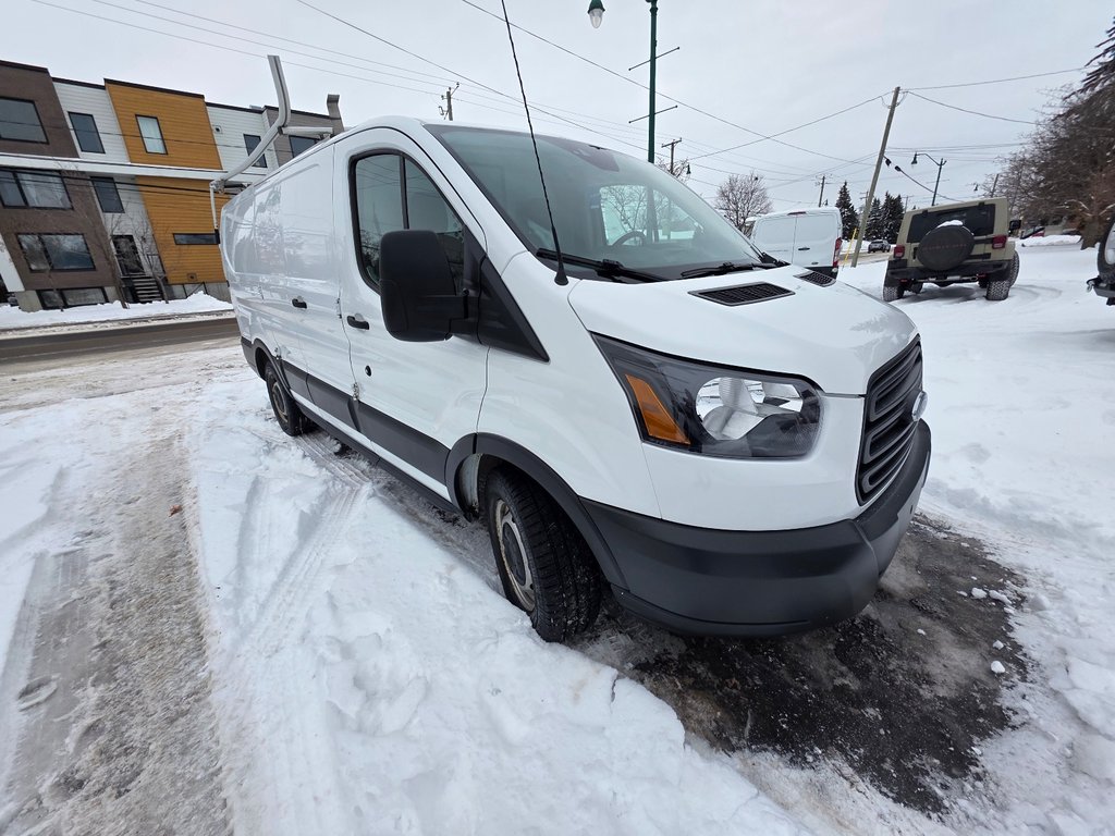 Ford Transit Cargo Van T-250 Low Roof 148' 2018 à Repentigny, Québec - 9 - w1024h768px
