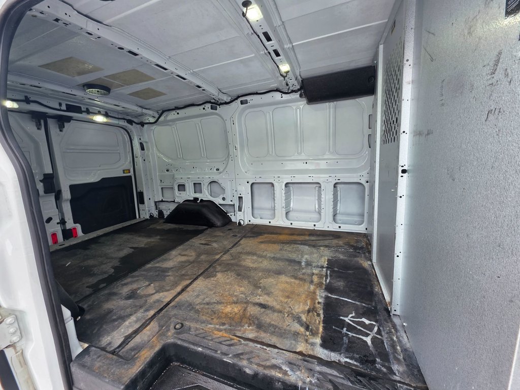 2018 Ford Transit Cargo Van T-150 Low Roof 130' in Repentigny, Quebec - 11 - w1024h768px