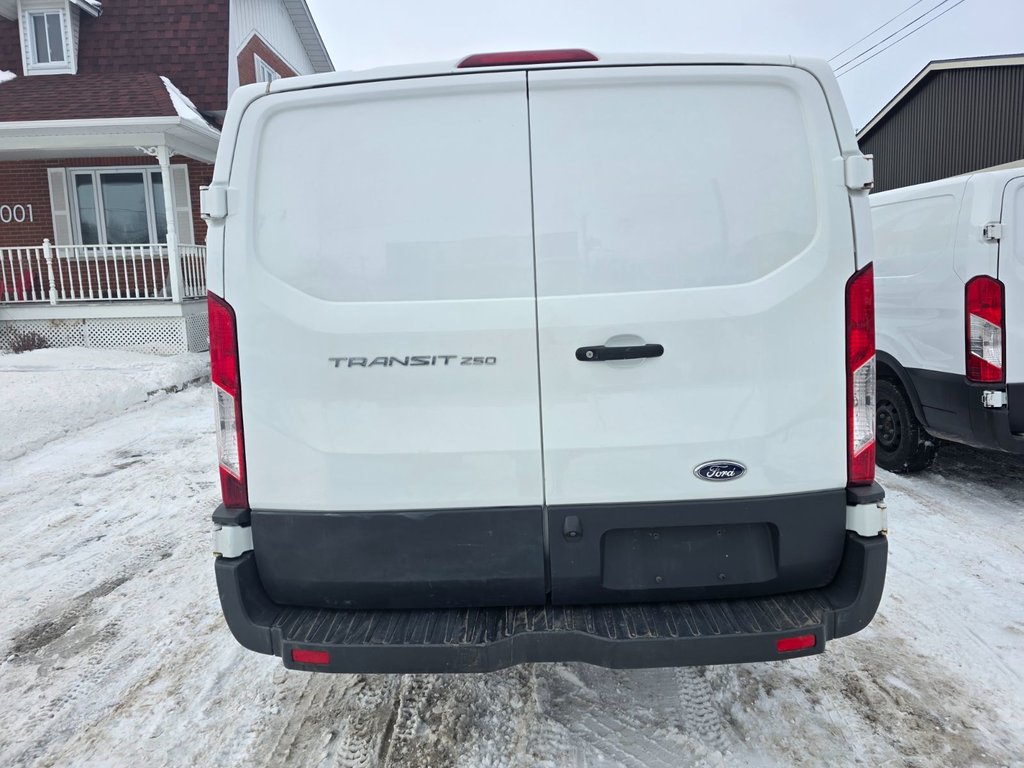 2018 Ford Transit Cargo Van T-150 Low Roof 130' in Repentigny, Quebec - 7 - w1024h768px