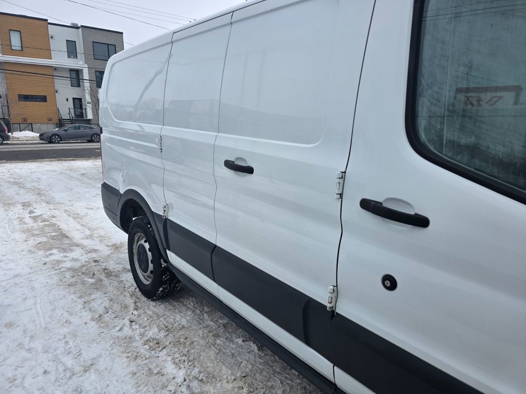 2018 Ford Transit Cargo Van T-150 Low Roof 130' in Repentigny, Quebec - 10 - w1024h768px