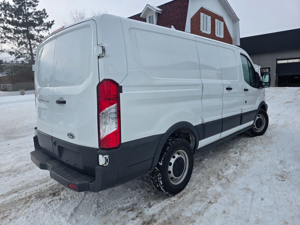 2018 Ford Transit Cargo Van T-150 Low Roof 130' in Repentigny, Quebec - 8 - w1024h768px