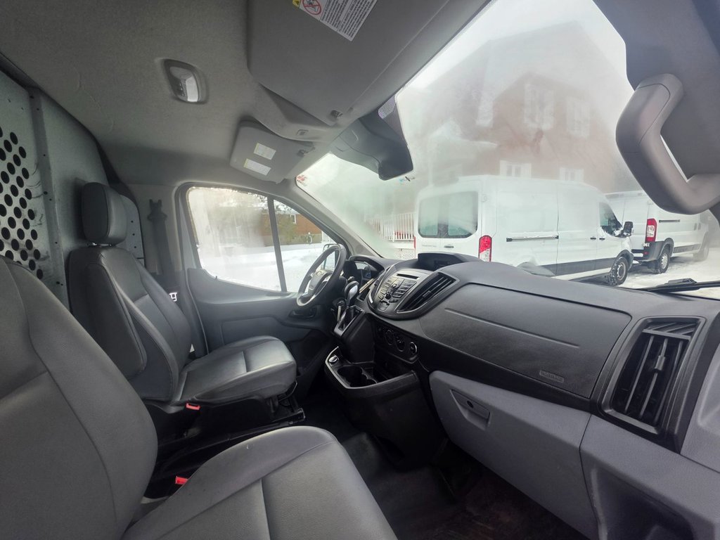 2018 Ford Transit Cargo Van T-150 Low Roof 130' in Repentigny, Quebec - 12 - w1024h768px