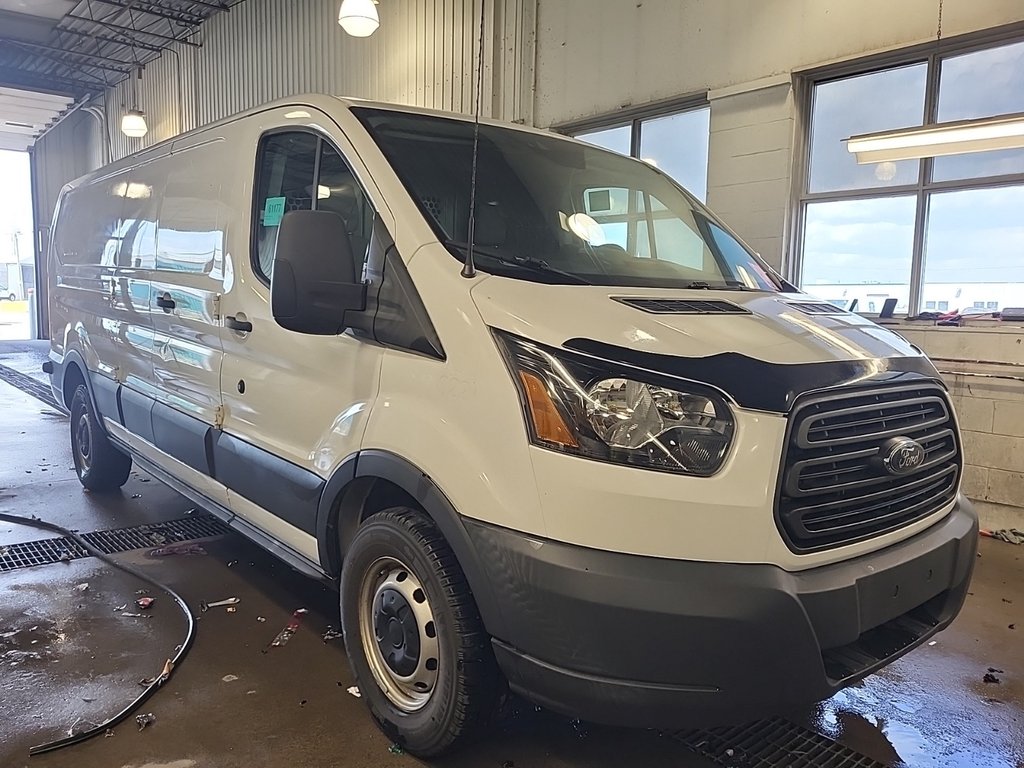 Ford Transit Van T-250 Low Roof 148' 2018 à Repentigny, Québec - 1 - w1024h768px