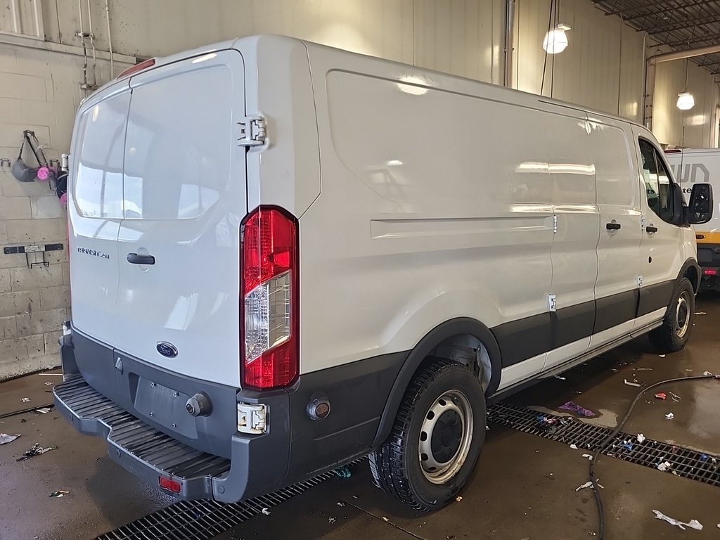 Ford Transit Van T-250 Low Roof 148' 2018 à Repentigny, Québec - 3 - w1024h768px