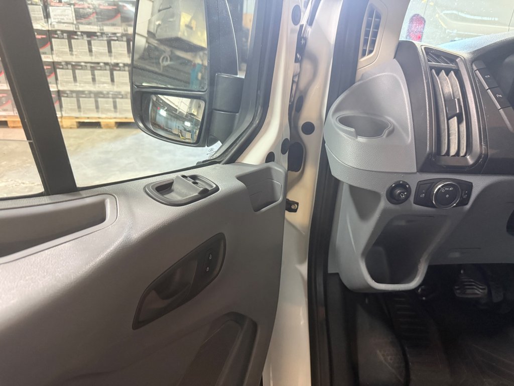 Ford Transit Van T-150 Low Roof 130' 2019 à Saint-Sulpice, Québec - 18 - w1024h768px