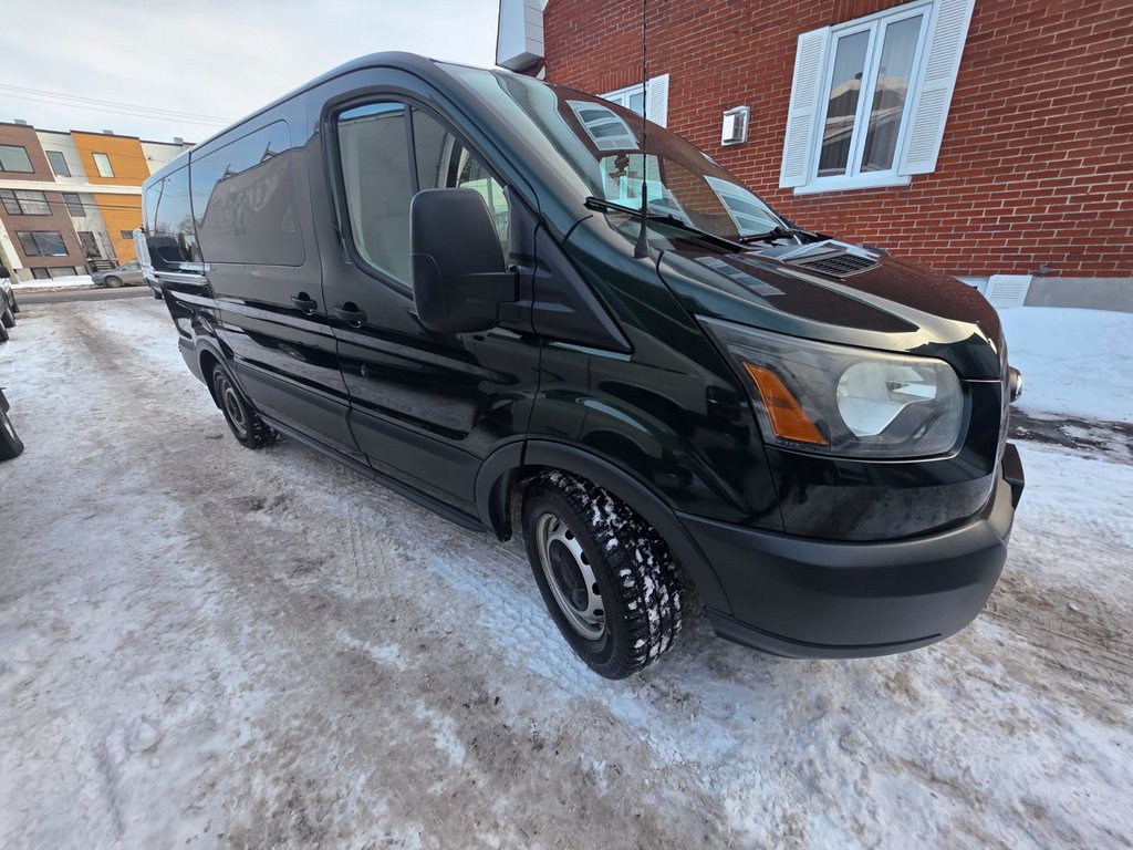 Ford TRANSIT PASSENGER WAGON XL Low Roof 130' 2015 à Repentigny, Québec - 9 - w1024h768px