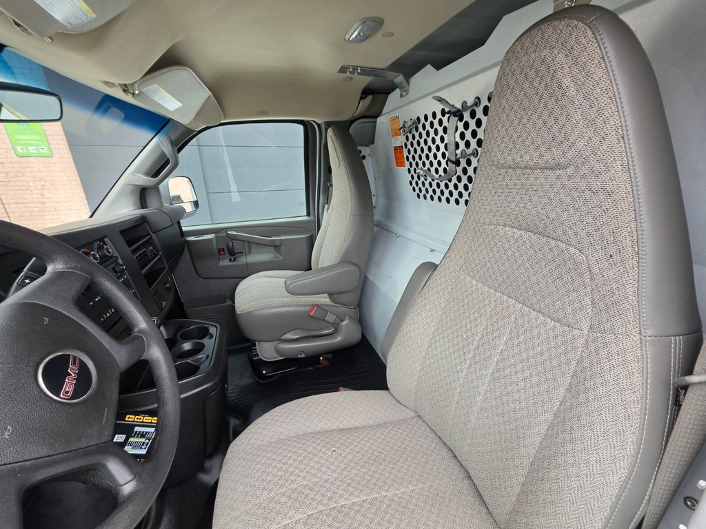 2017 GMC Savana Cargo Van 3500 155' in Repentigny, Quebec - 12 - w1024h768px