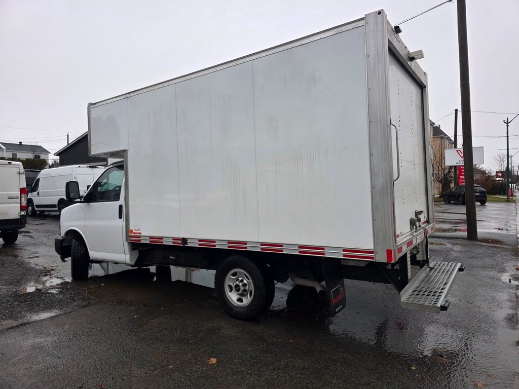 2023 GMC Savana Commercial Cutaway Cube 12 PIEDS 12' OVERCAB DECK in Repentigny, Quebec - 4 - w1024h768px