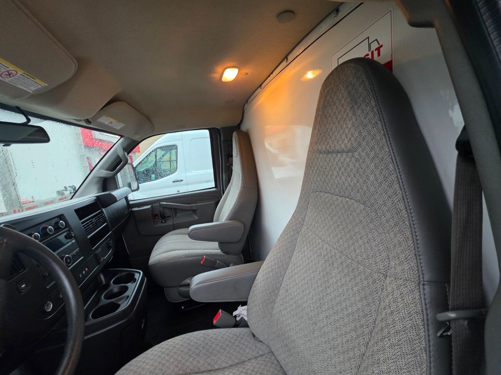 2023 GMC Savana Commercial Cutaway Cube 12 PIEDS 12' OVERCAB DECK in Repentigny, Quebec - 10 - w1024h768px