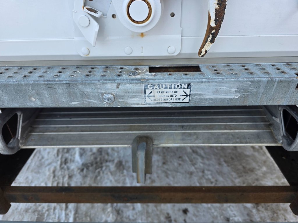 GMC Savana Commercial Cutaway 3500 Cube 14' PIEDS 2023 à Repentigny, Québec - 12 - w1024h768px