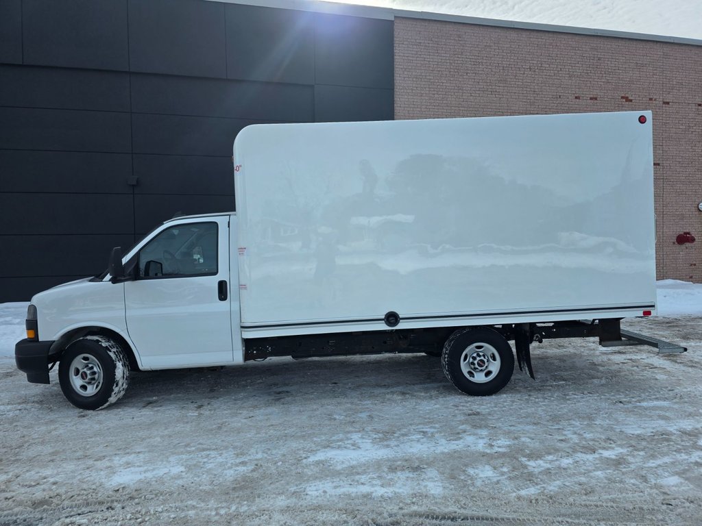 GMC Savana Commercial Cutaway 3500 Cube 14' PIEDS 2023 à Repentigny, Québec - 5 - w1024h768px