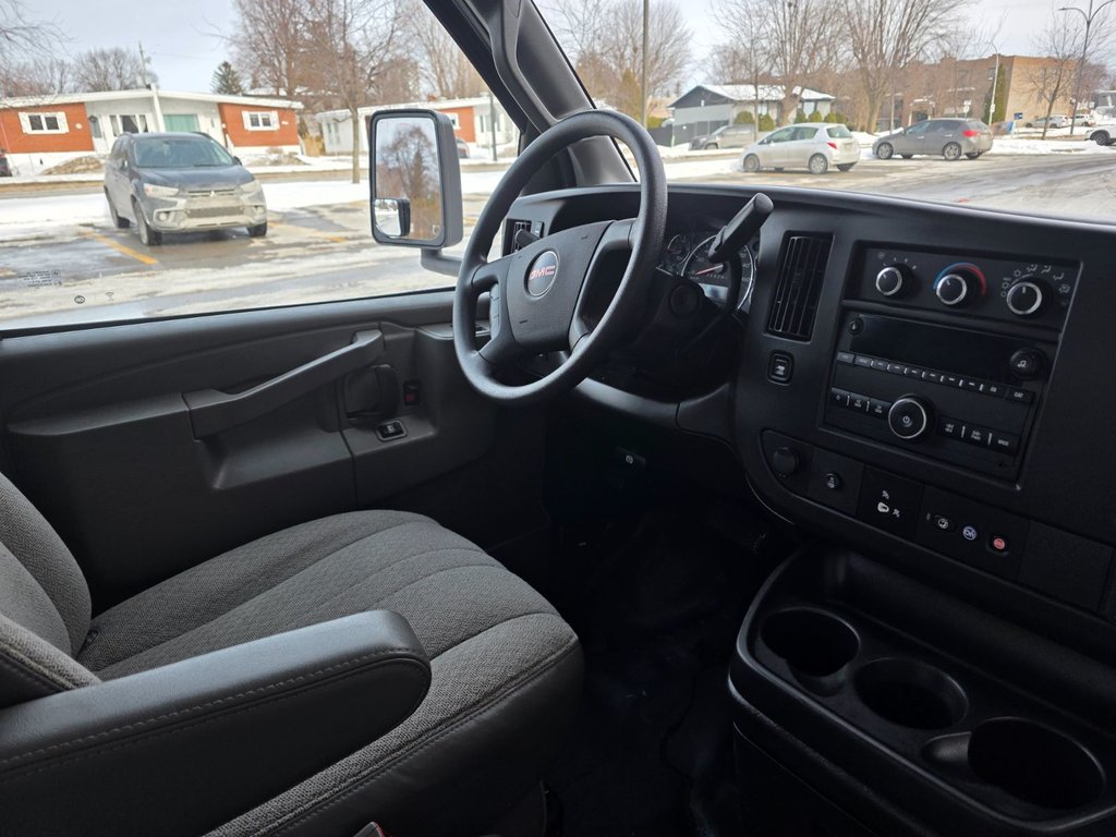 GMC Savana Commercial Cutaway 3500 Cube 14' PIEDS 2023 à Repentigny, Québec - 10 - w1024h768px