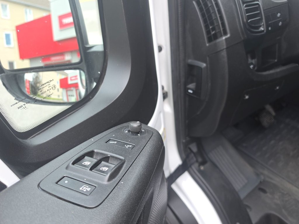 2023 Ram ProMaster Cargo Van 2500 High Roof 159' in Repentigny, Quebec - 12 - w1024h768px
