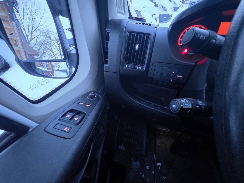 2021 Ram ProMaster Cargo Van 1500 Low Roof 136' in Repentigny, Quebec - 14 - w1024h768px